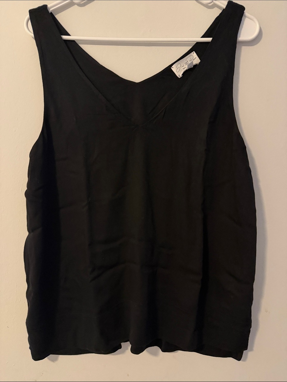 Feel The Piece Black V-Neck Sleeveless Camisole